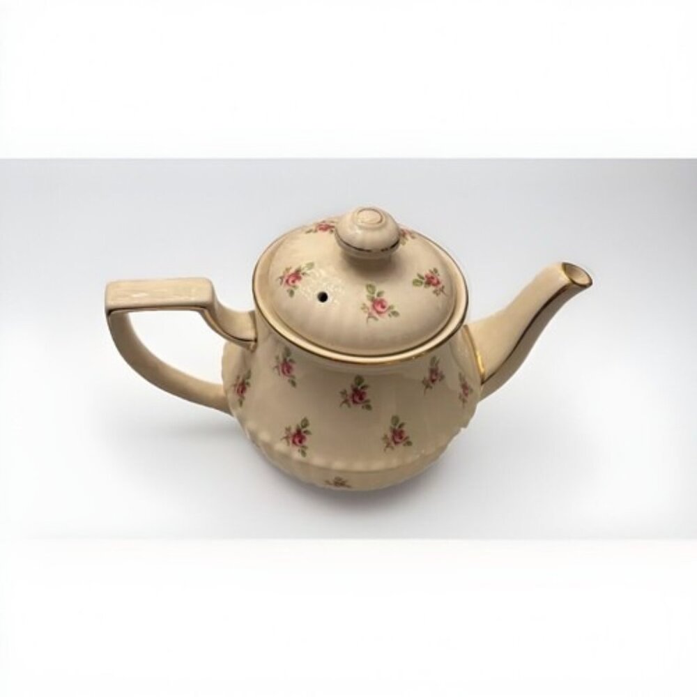 English Sadler Pink Rose Teapot. Lovely gift. In in Very Good Condition.